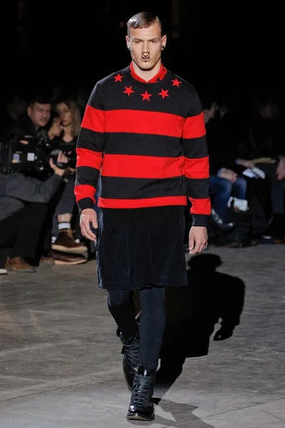 Look 9